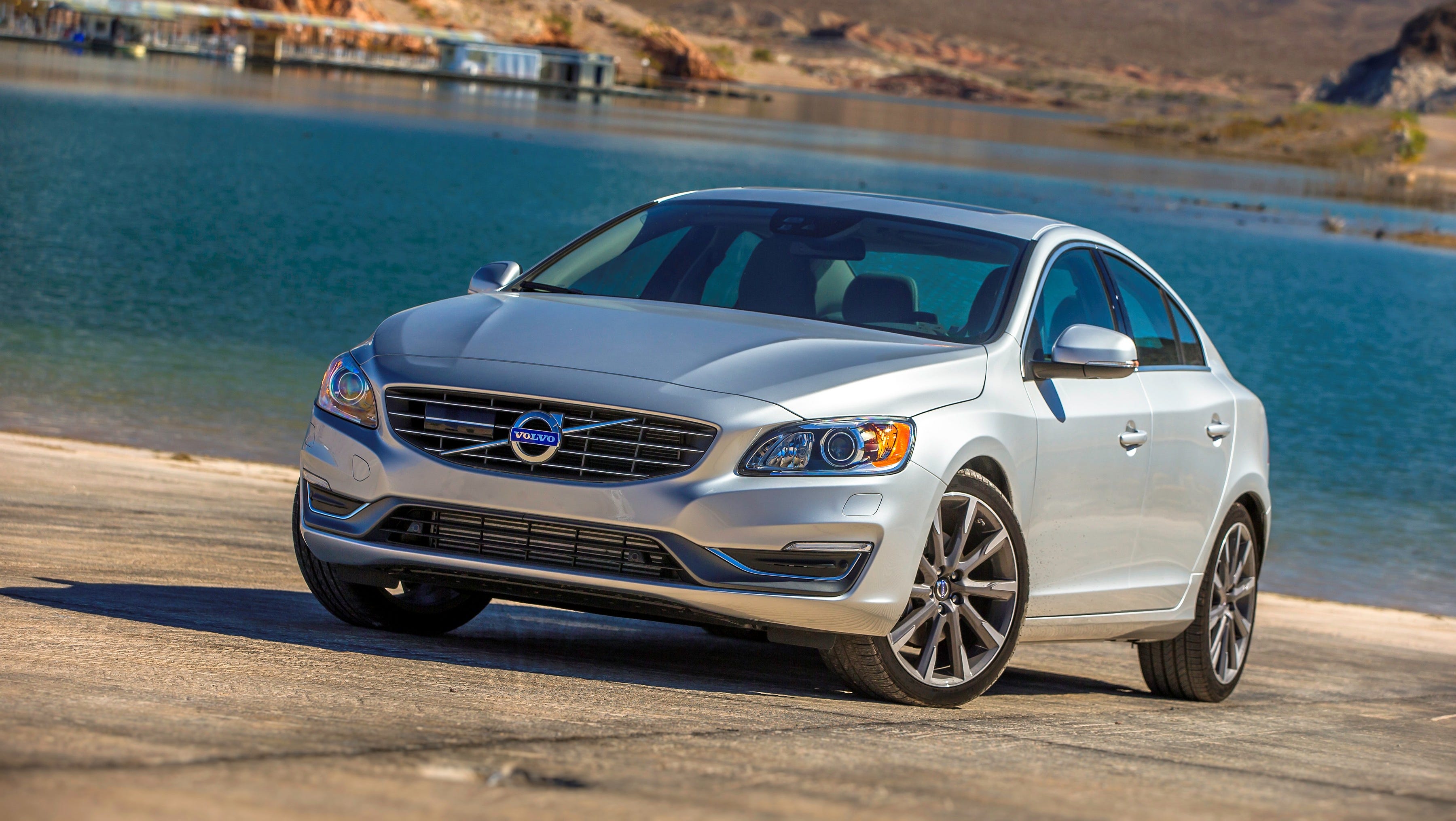 Auto review: 2015 Volvo S60 delivers improved performance, unquestioned  safety