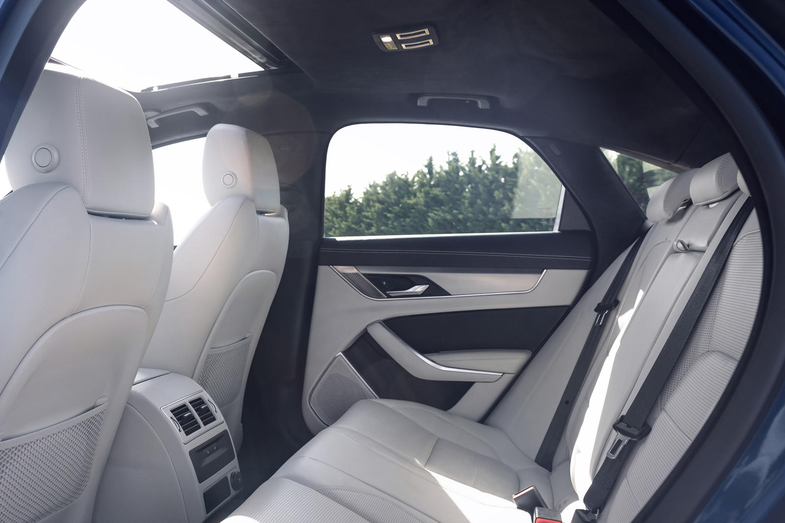 2022 Jaguar XF Sedan Interior Dimensions: Seating, Cargo Space & Trunk Size  - Photos | CarBuzz