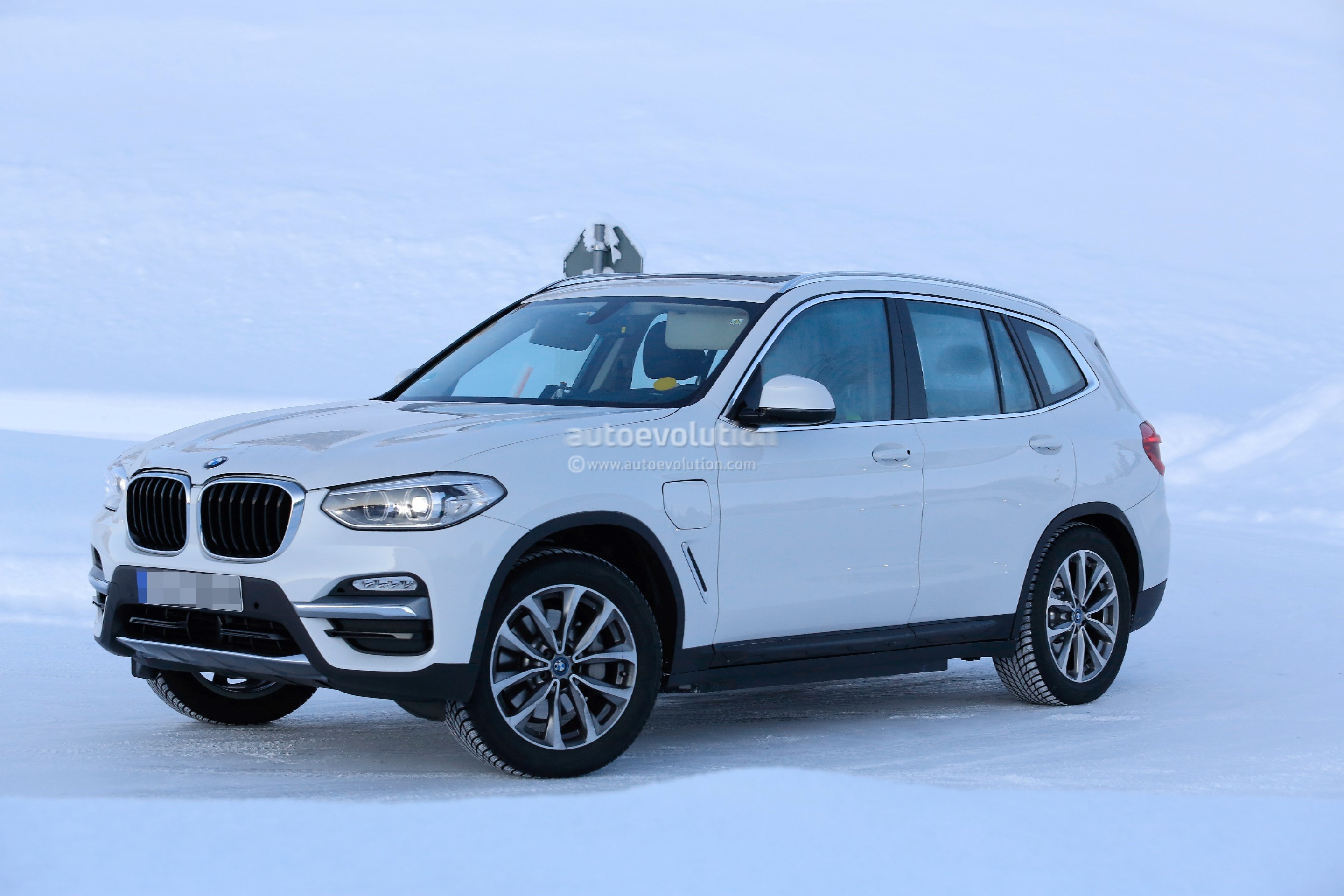 2020 BMW iX3 and X3 PHEV Spied Cold-Weather Testing - autoevolution