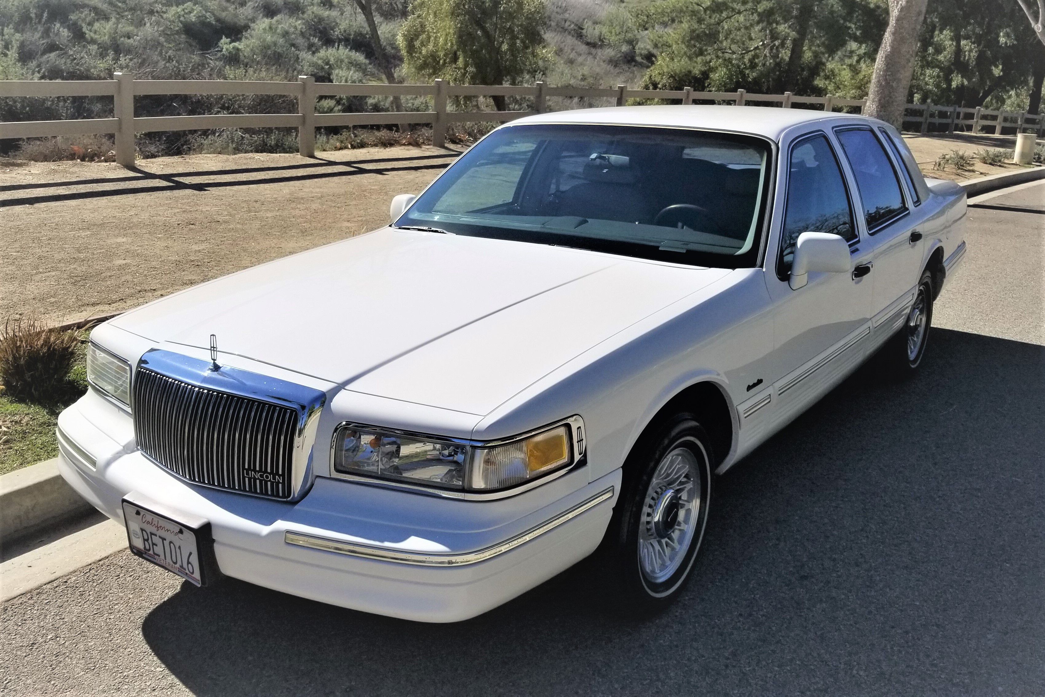 1997 Lincoln Town Car Simi Valley, California | Hemmings.com