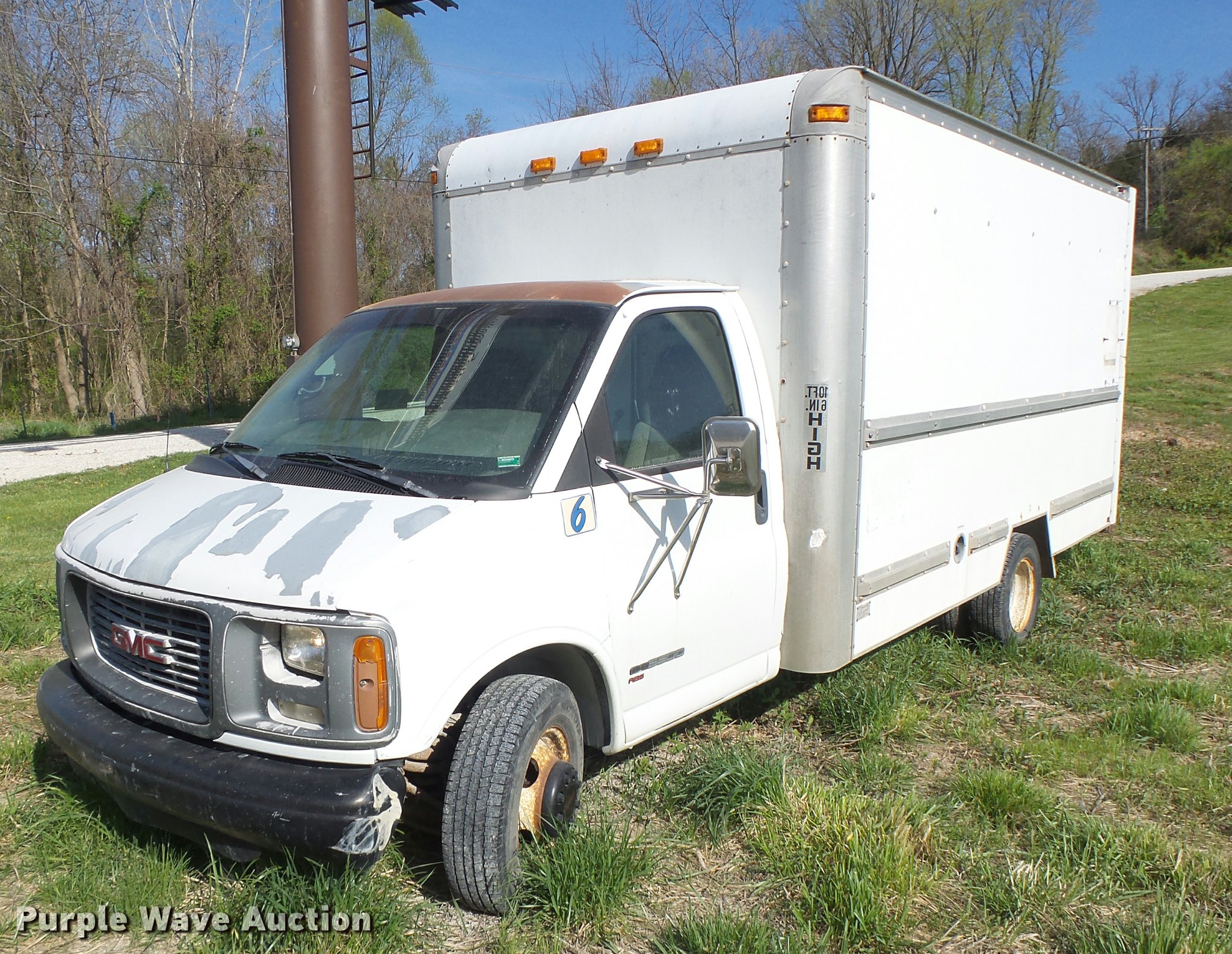 2000 GMC Savana G3500 Cargo box truck in Holts Summit, MO | Item DA3460  sold | Purple Wave