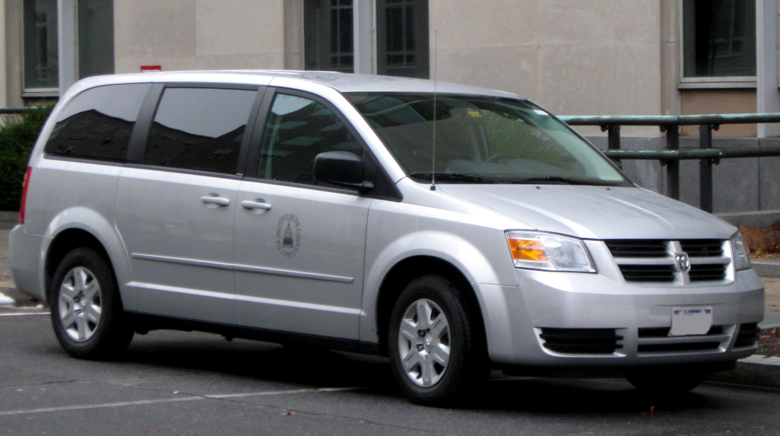 File:Dodge Grand Caravan SE -- 12-26-2009.jpg - Wikimedia Commons