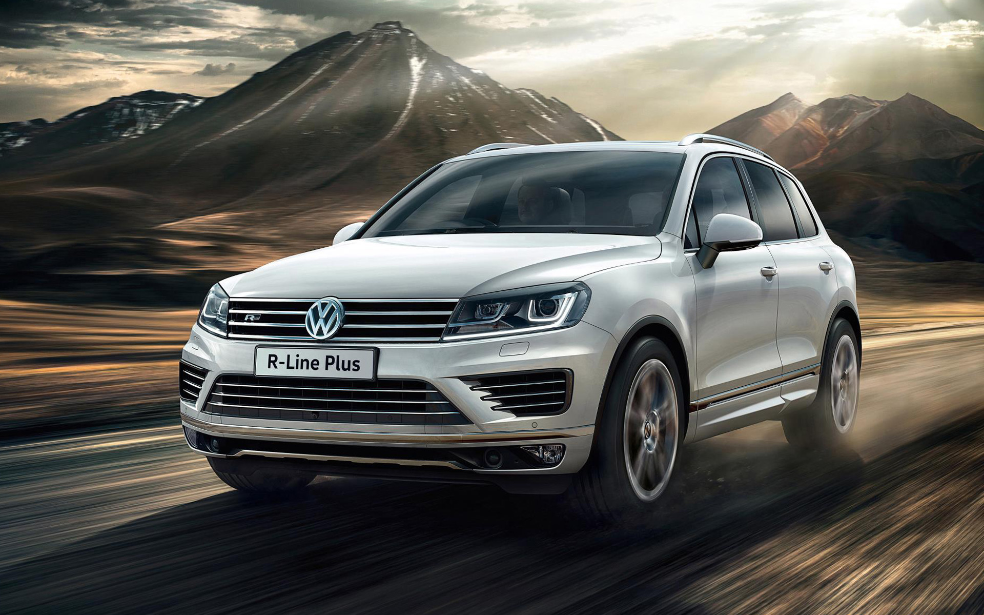 Volkswagen unveils premium R-Line Plus package for Touareg