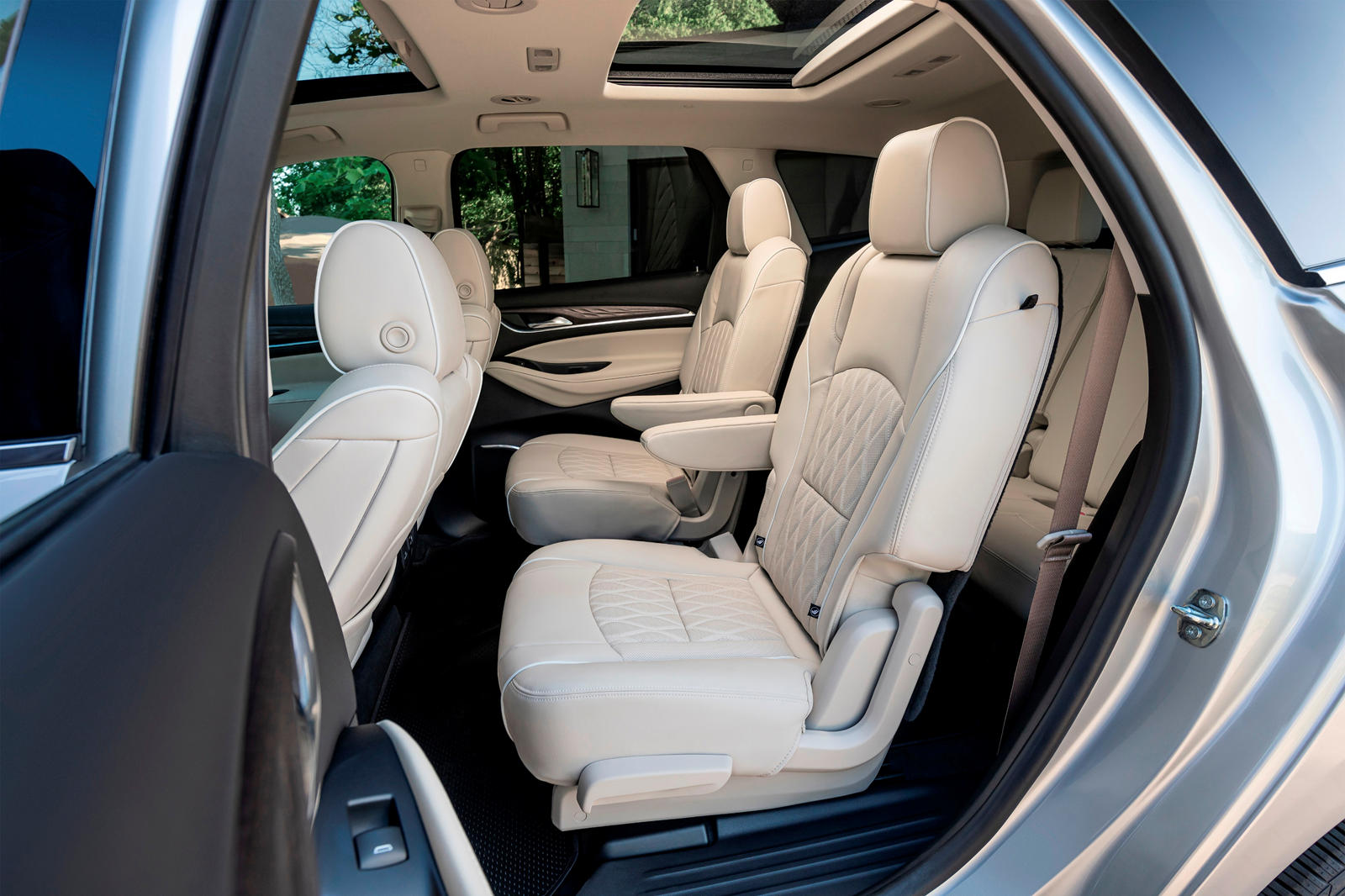 2023 Buick Enclave Interior Dimensions: Seating, Cargo Space & Trunk Size -  Photos | CarBuzz