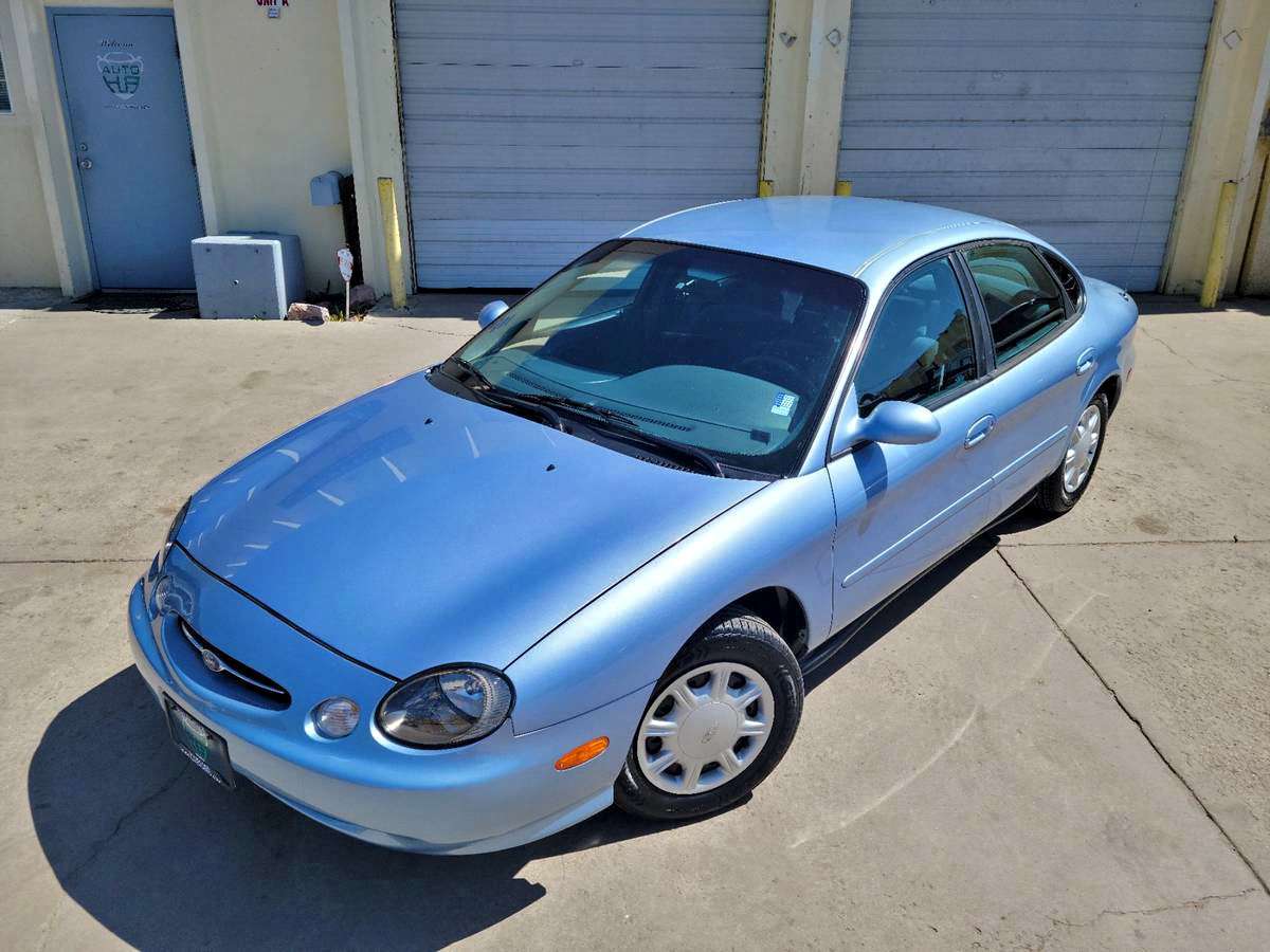 1998 Ford Taurus SE