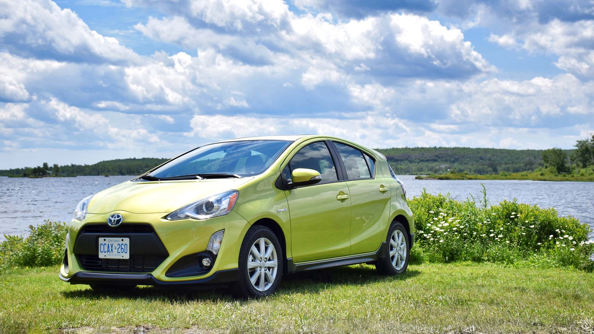 2017 Toyota Prius c Test Drive Review | AutoTrader.ca