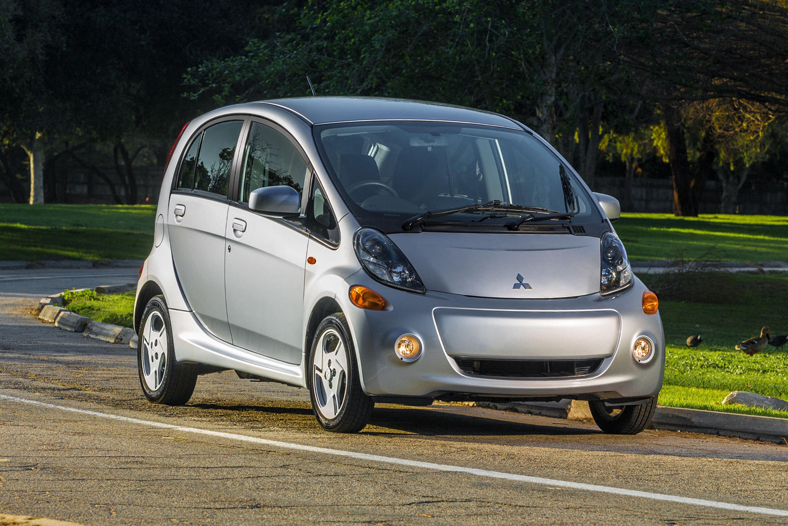 2016 Mitsubishi i-MiEV: Review, Trims, Specs, Price, New Interior Features,  Exterior Design, and Specifications | CarBuzz
