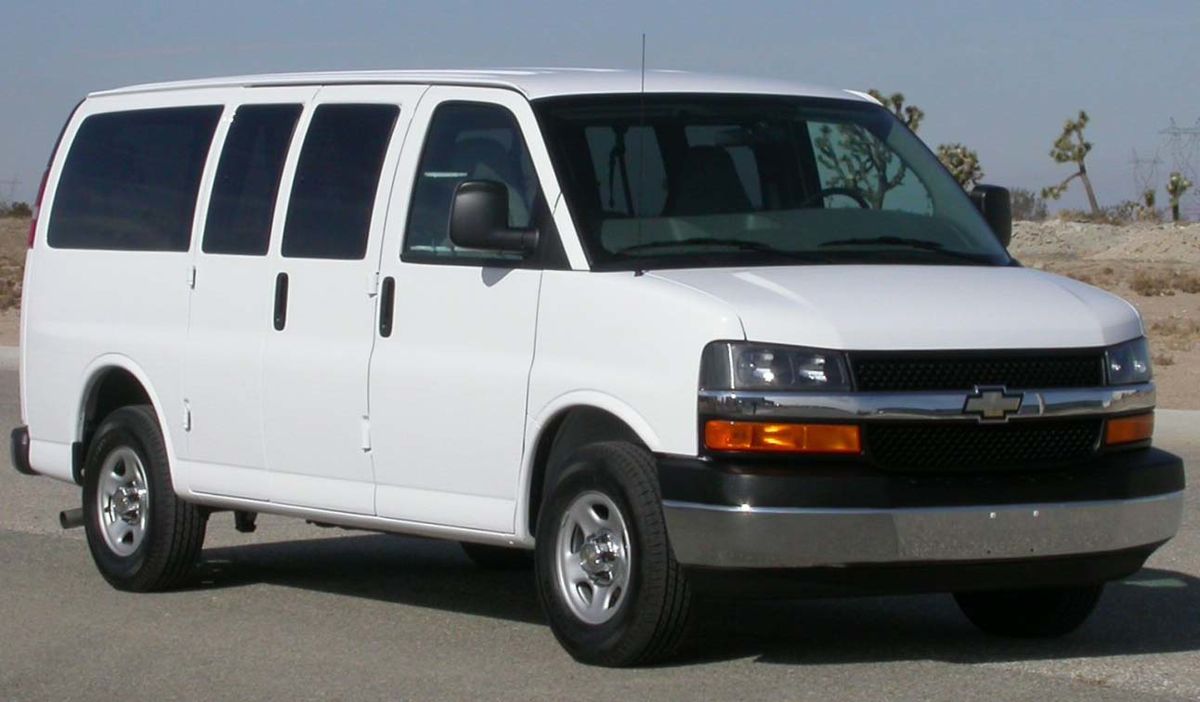File:2005 Chevrolet Express -- NHTSA.jpg - Wikimedia Commons