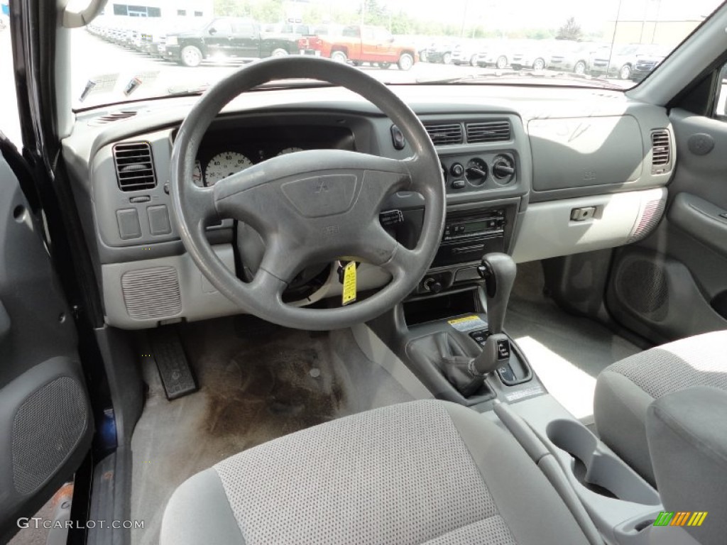 2002 Mitsubishi Montero Sport LS 4x4 interior Photo #51257897 | GTCarLot.com