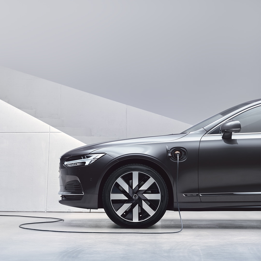 2023 S90 Recharge Plug-in Hybrid Sedan | Volvo Car USA