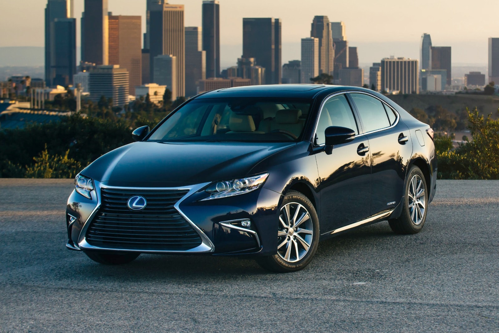 2017 Lexus ES 300h Review & Ratings | Edmunds