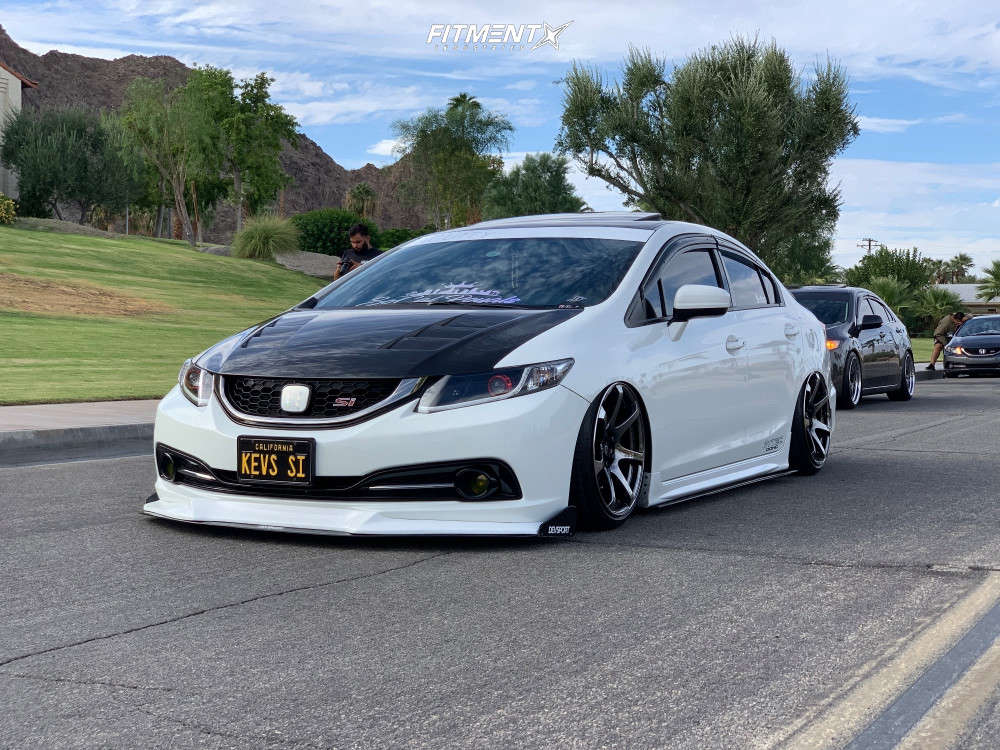 2015 Honda Civic Si with 18x9 Cosmis Racing Mr7 and Radar 215x40 on Air  Suspension | 824072 | Fitment Industries