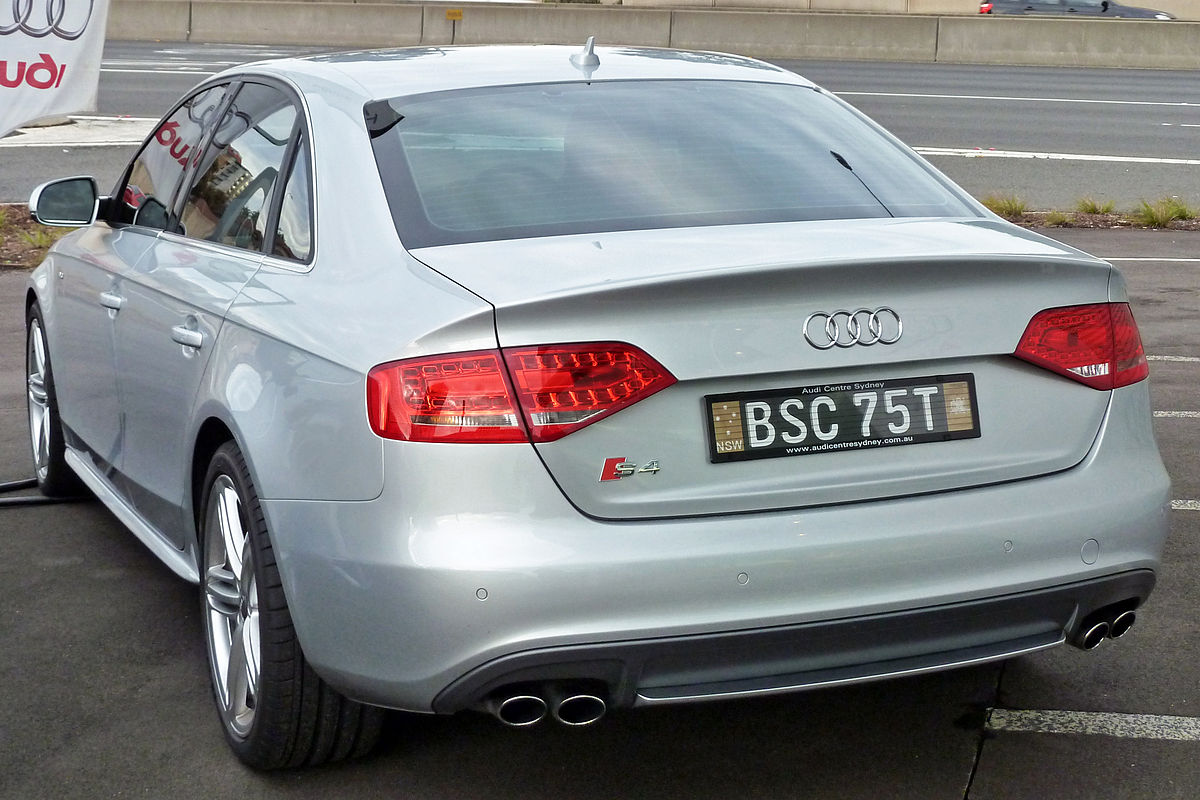File:2009-2010 Audi S4 (B8) sedan 02.jpg - Wikimedia Commons