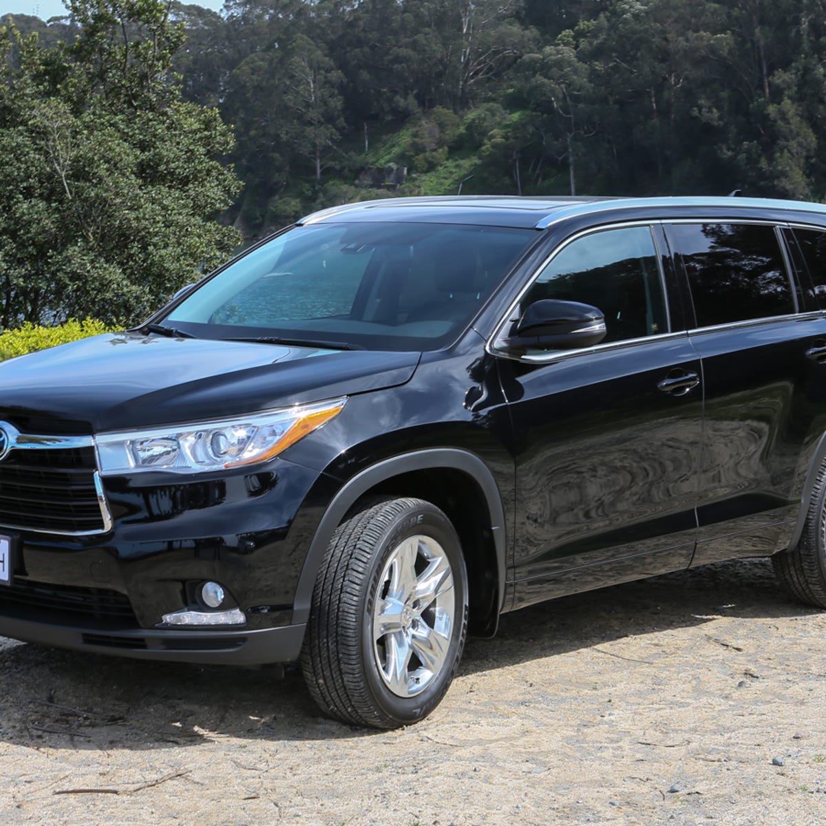 2014 Toyota Highlander review: Family-friendly Highlander holds modern  tech, old-school engine - CNET