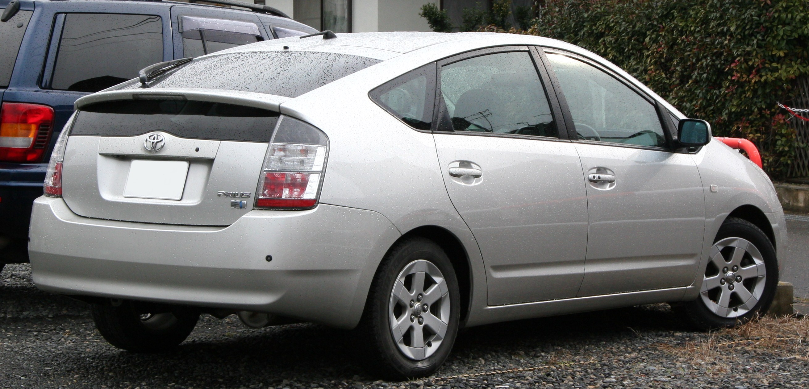 File:2003-2005 Toyota Prius rear.jpg - Wikipedia