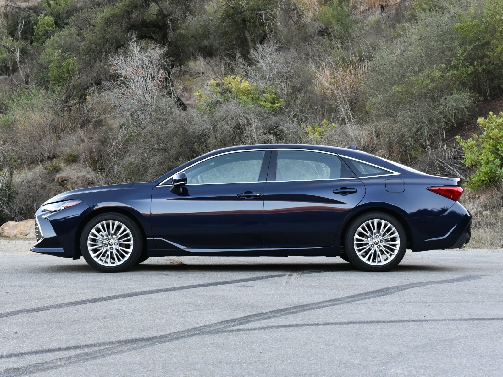 Video Review: 2021 Toyota Avalon Expert Test Drive - CarGurus