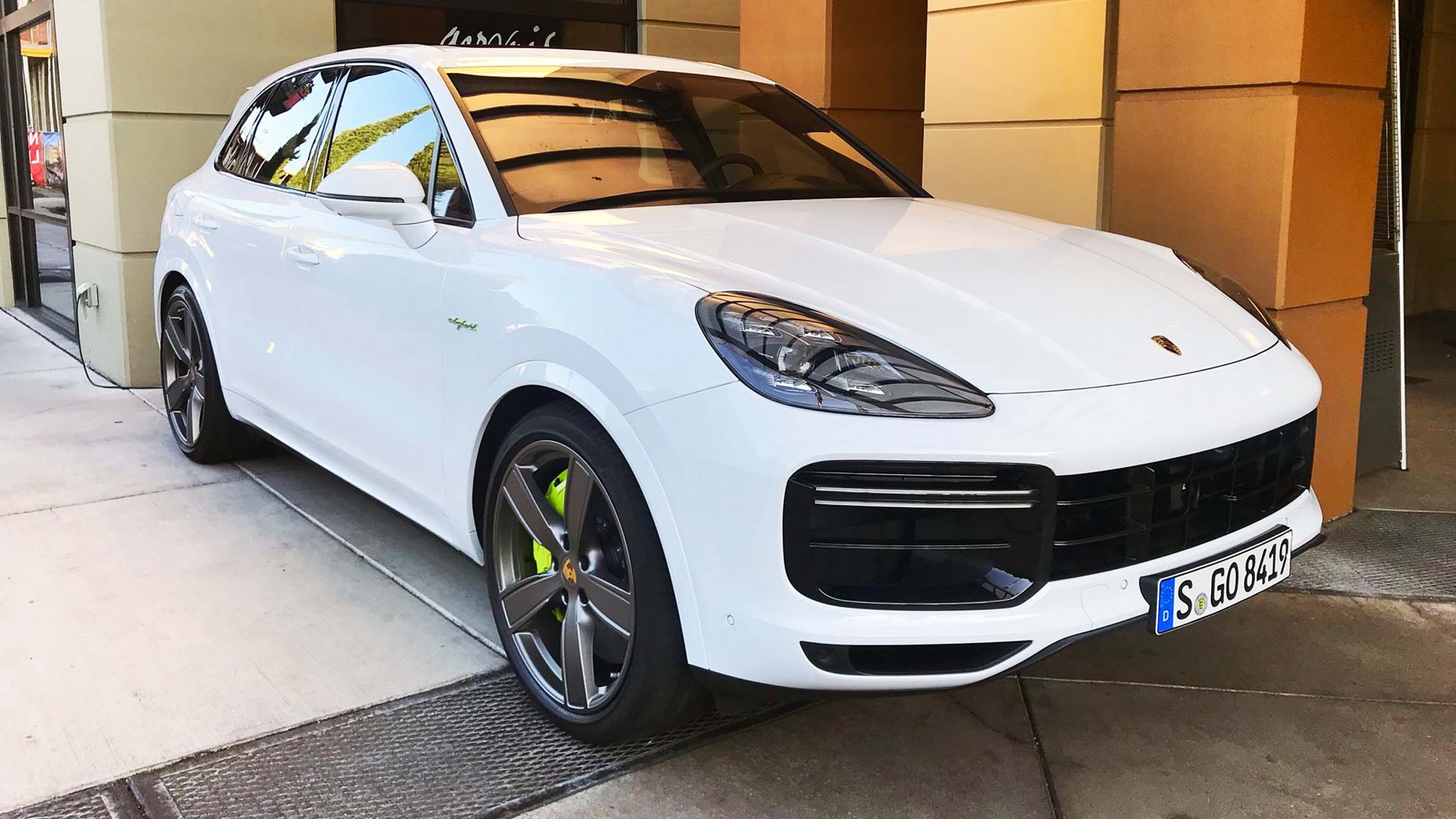 2020 Porsche Cayenne Turbo S E-Hybrid Review | AutoTrader.ca