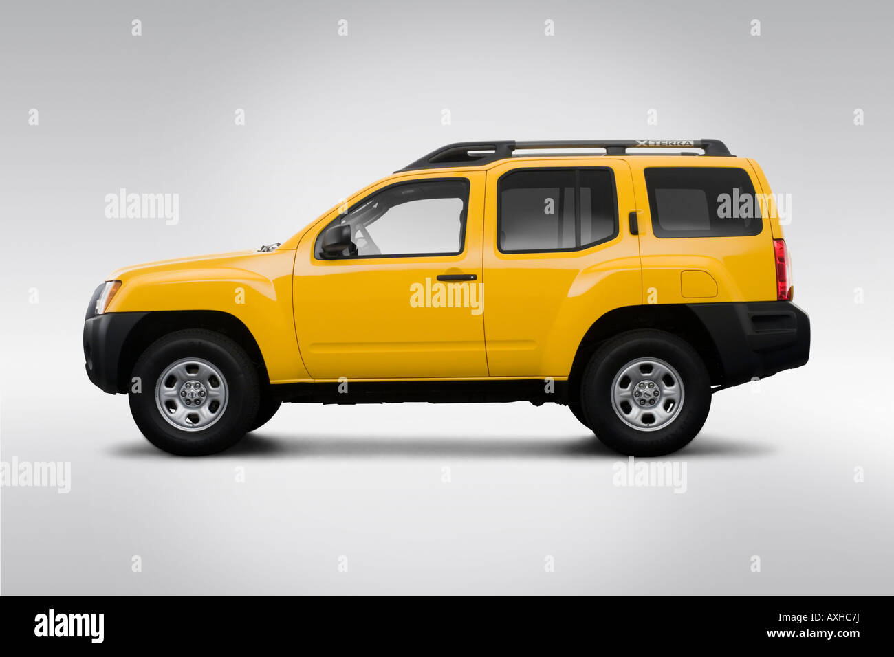 2008 nissan x v6 in yellow hi-res stock photography and images - Alamy
