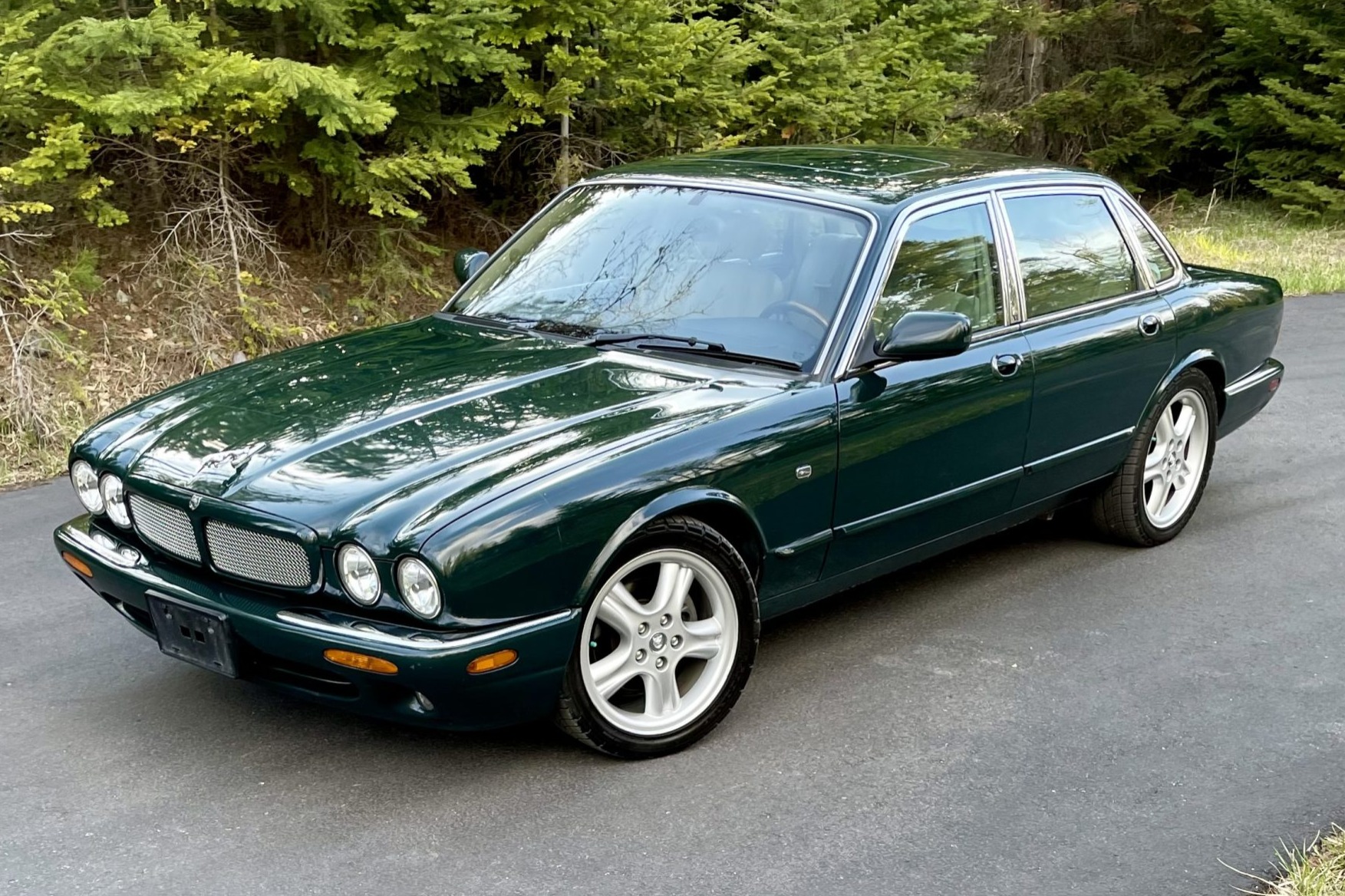 1998 Jaguar XJR for sale on BaT Auctions - sold for $17,500 on June 12,  2022 (Lot #75,907) | Bring a Trailer