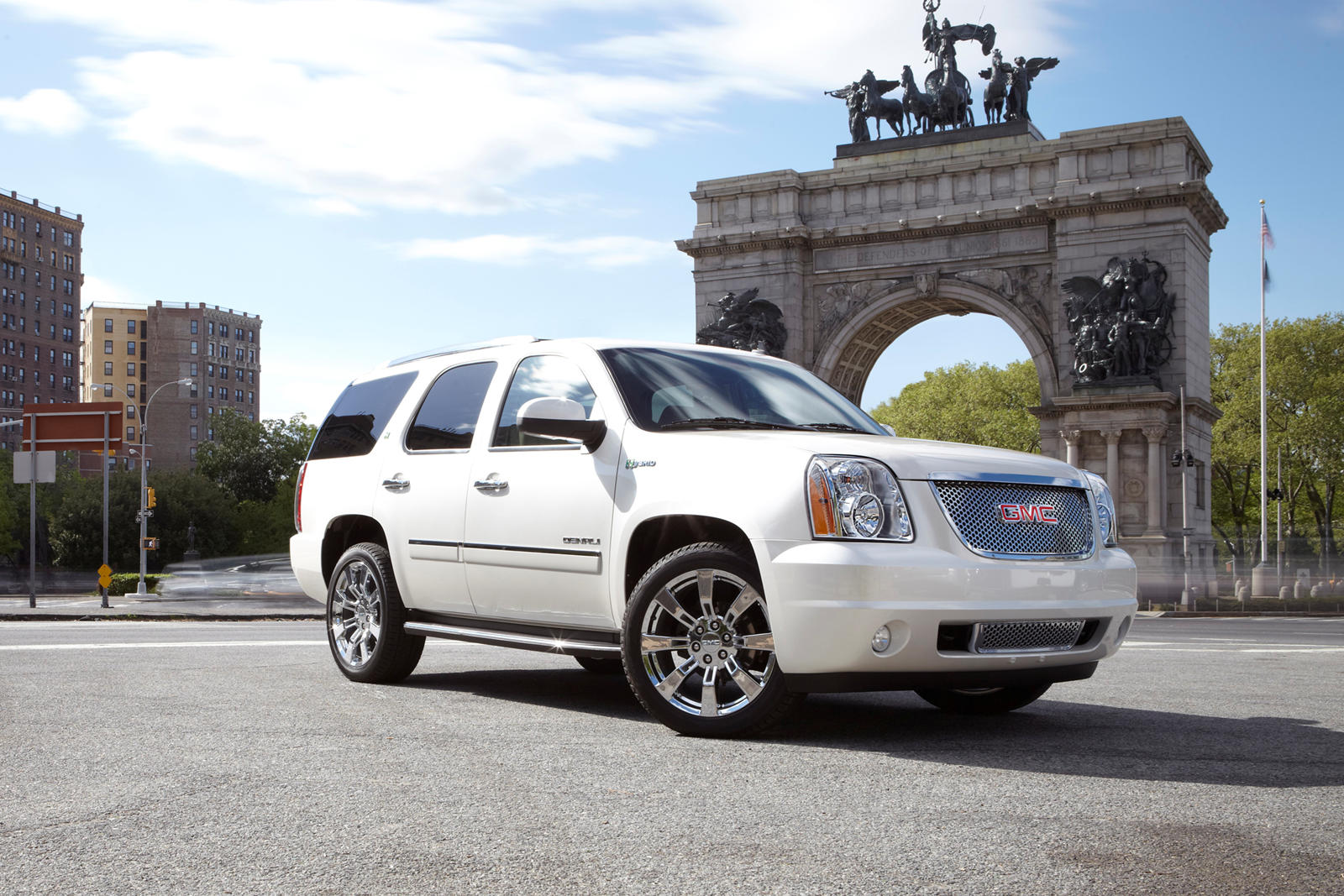 2010 GMC Yukon Hybrid Exterior Photos | CarBuzz