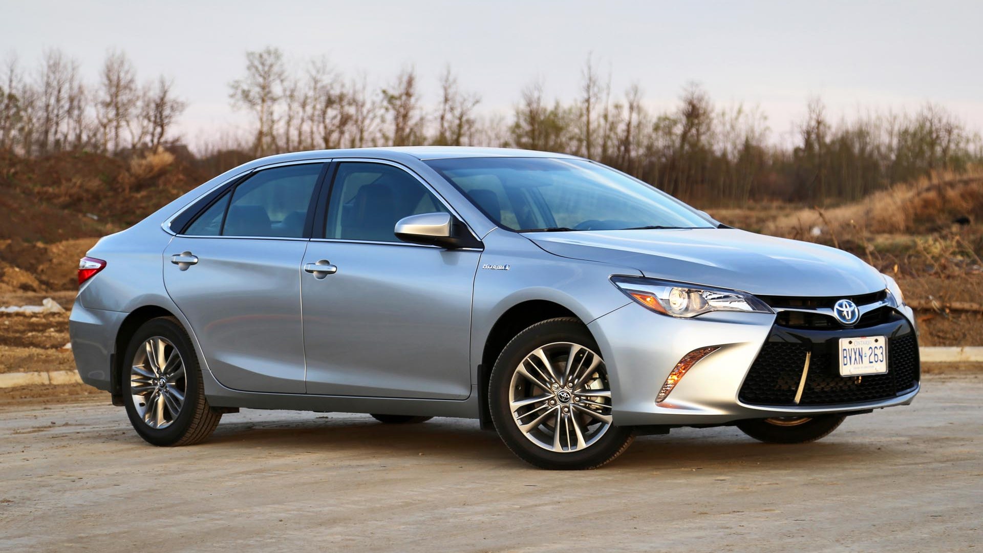 2015 Toyota Camry Hybrid Test Drive Review | AutoTrader.ca