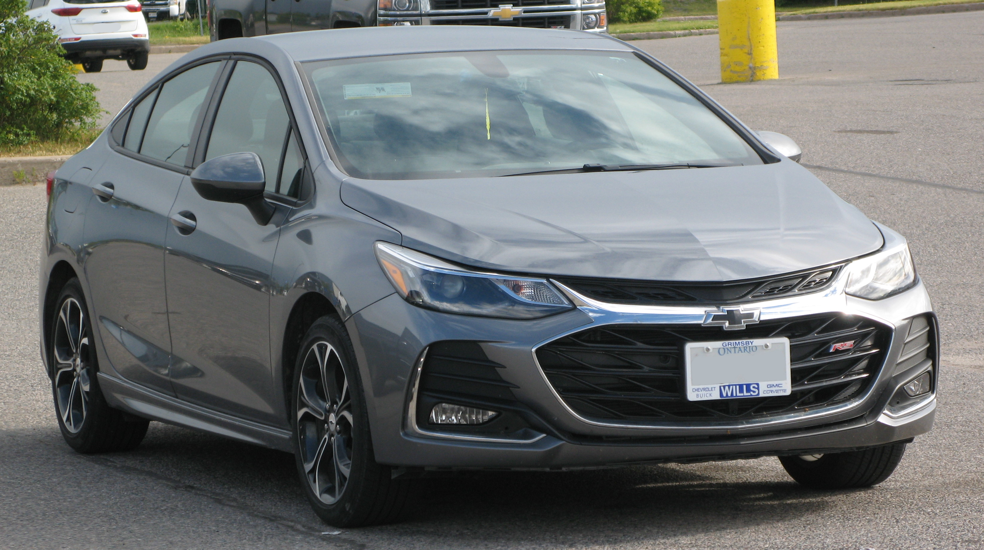 File:2019 Chevrolet Cruze LT RS, Front Right, 06-22-2021.jpg - Wikimedia  Commons