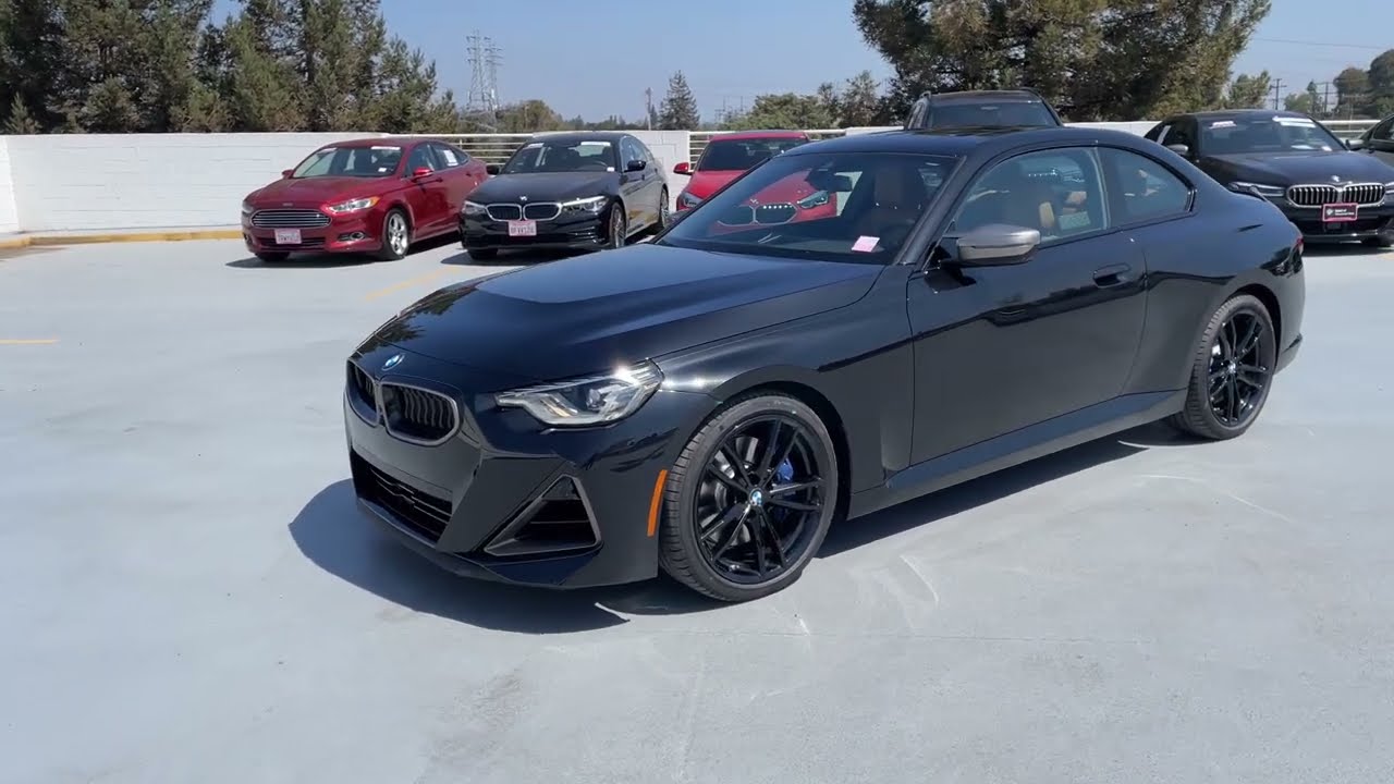 Tour the 2023 M240i in Black Sapphire with iDrive 8 | 4K - YouTube