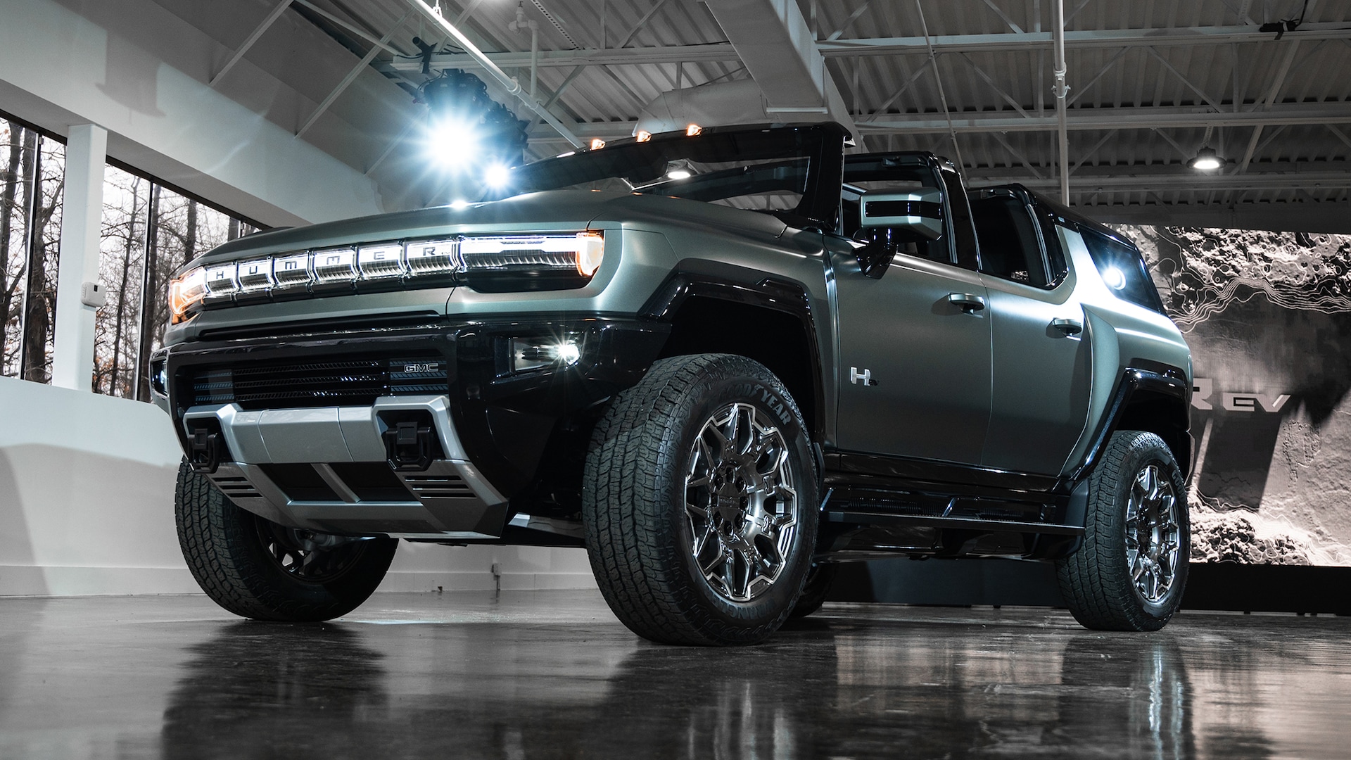 2024 GMC Hummer EV SUV Revealed! Big Power, Big Luxury—Just Plain Big