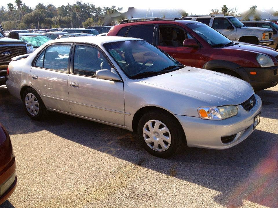 2001 Toyota Corolla LE 5MT Start Up, Quick Tour, & Rev With Exhaust View -  103K - YouTube