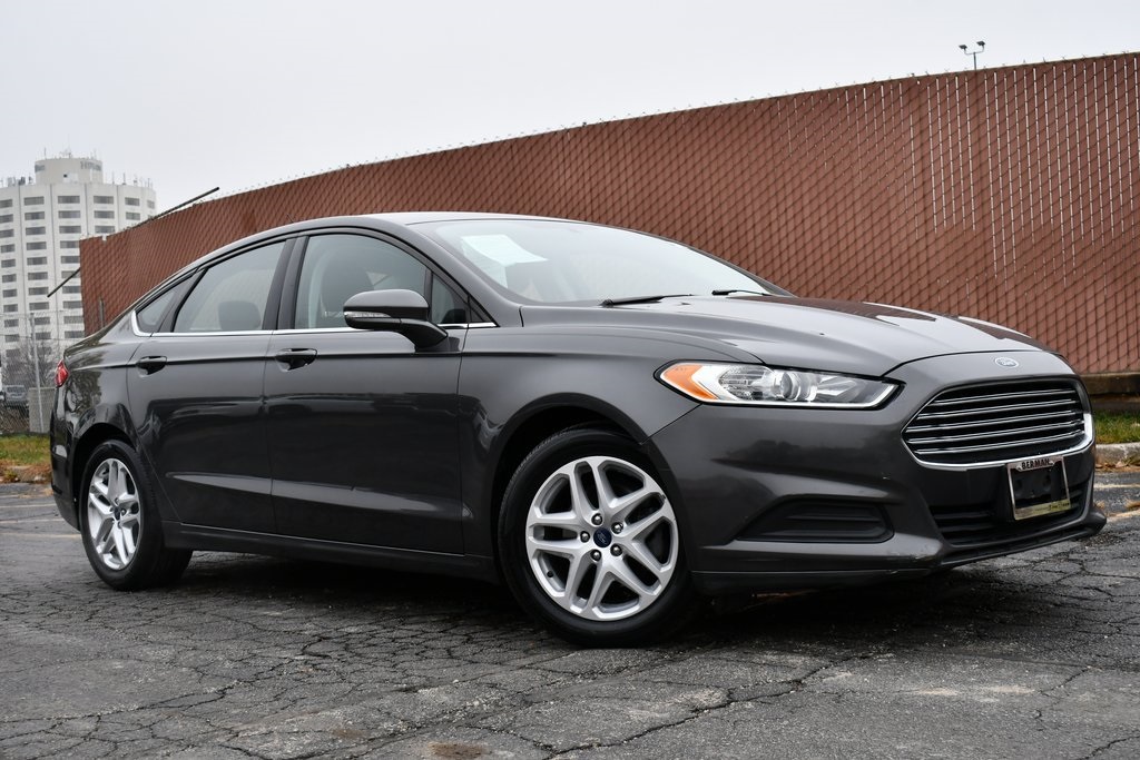 Pre-Owned 2015 Ford Fusion SE 4D Sedan in Chicago #J1540A | Berman Auto  Group
