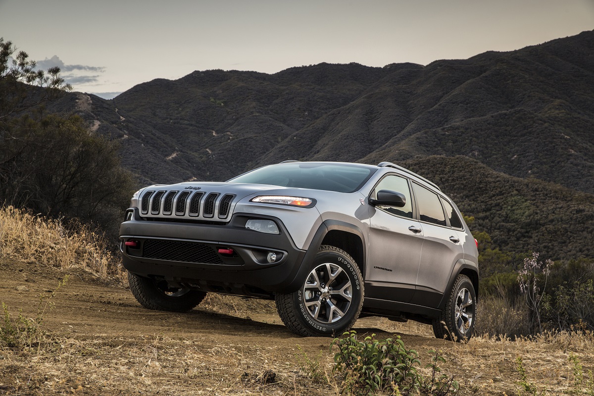 REVIEW: 2017 Jeep Cherokee Trailhawk - Off-Road Prowess, On-Road Manners -  BestRide