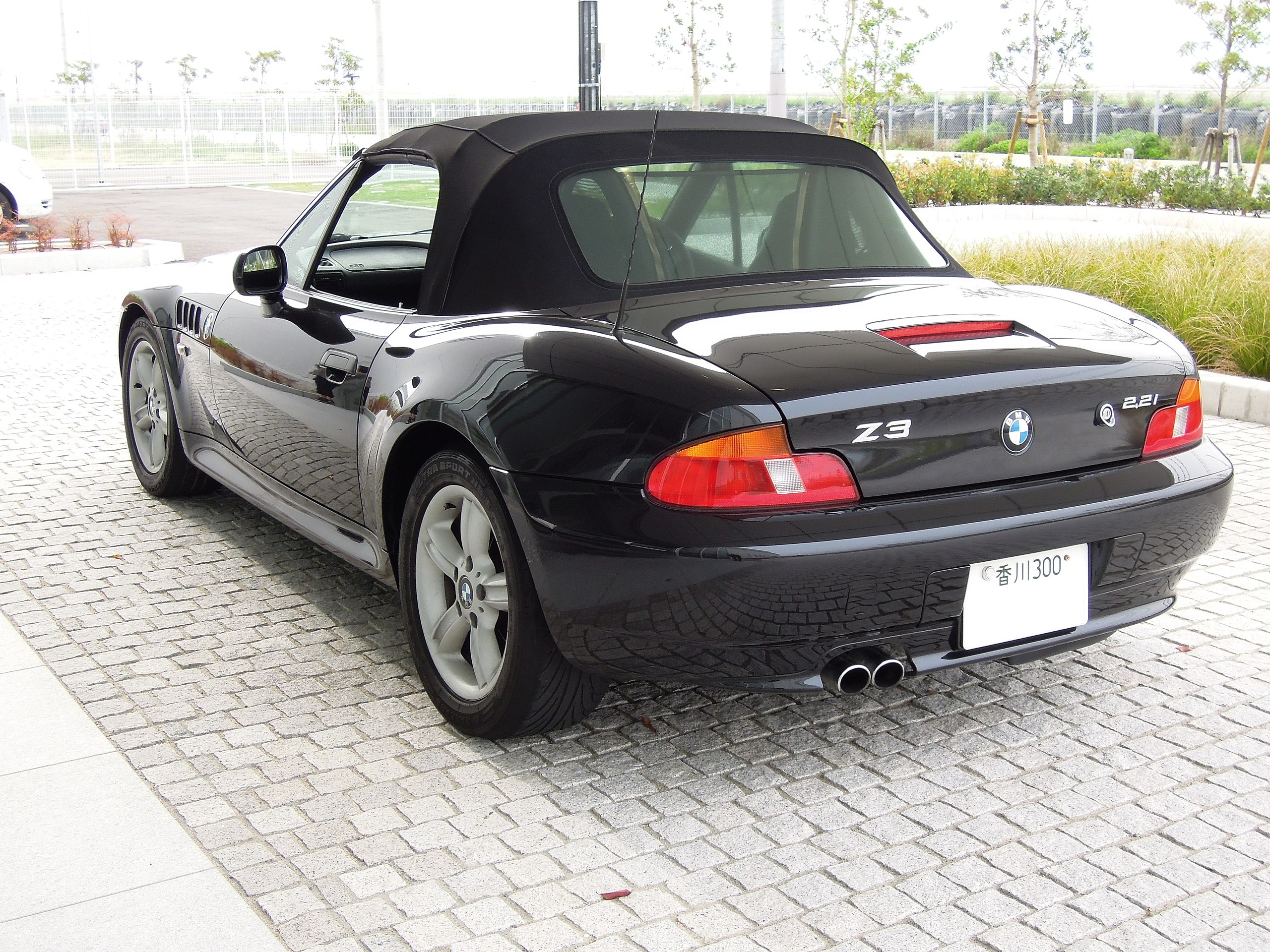 File:BMW Z3 1999.JPG - Wikimedia Commons