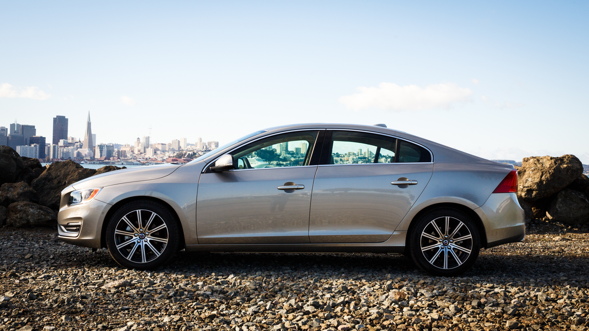 2016 Volvo S60 T5 Inscription review: Letting go of the wheel for  convenience, safety - CNET
