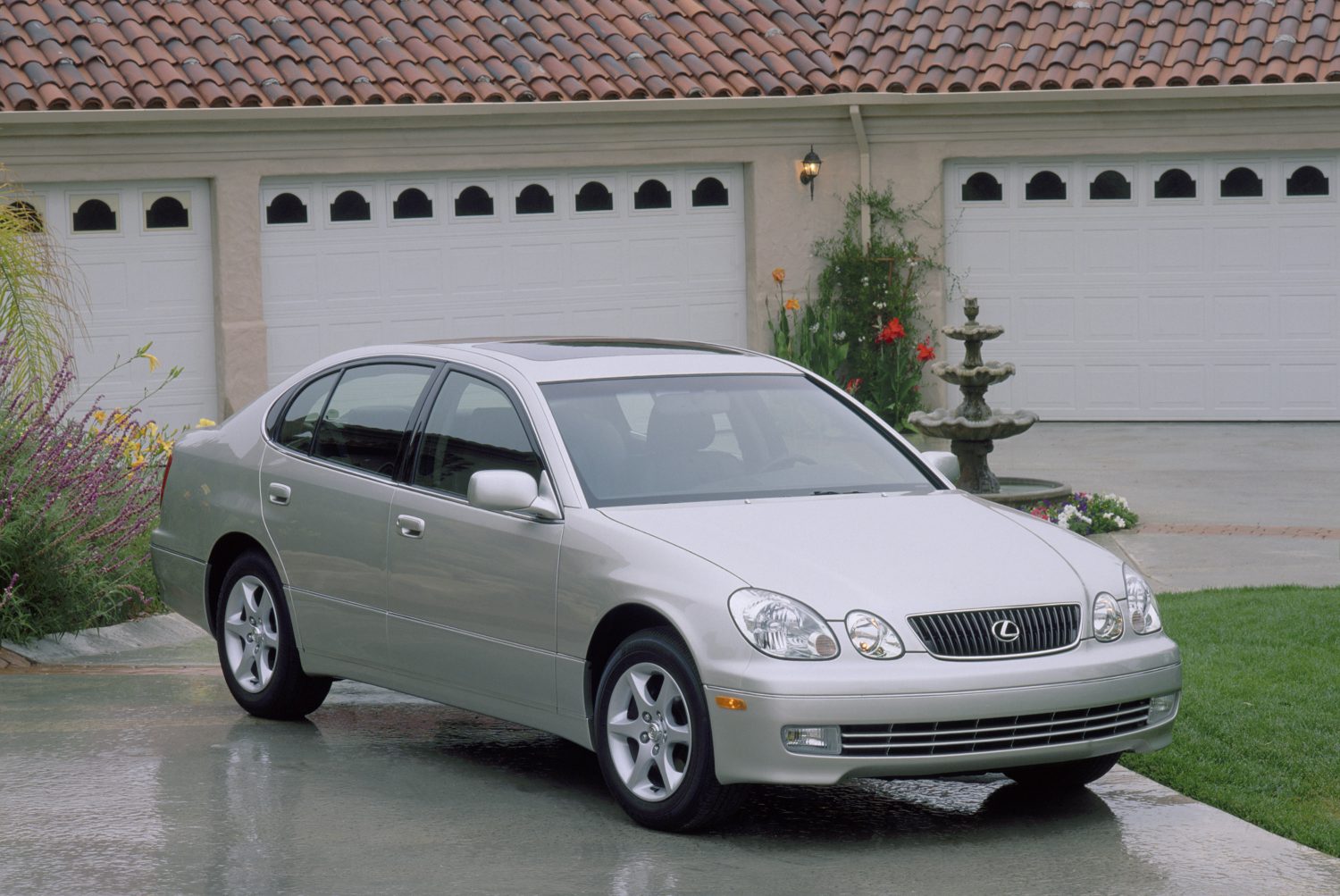 2001 Lexus GS 300 003 - Lexus USA Newsroom