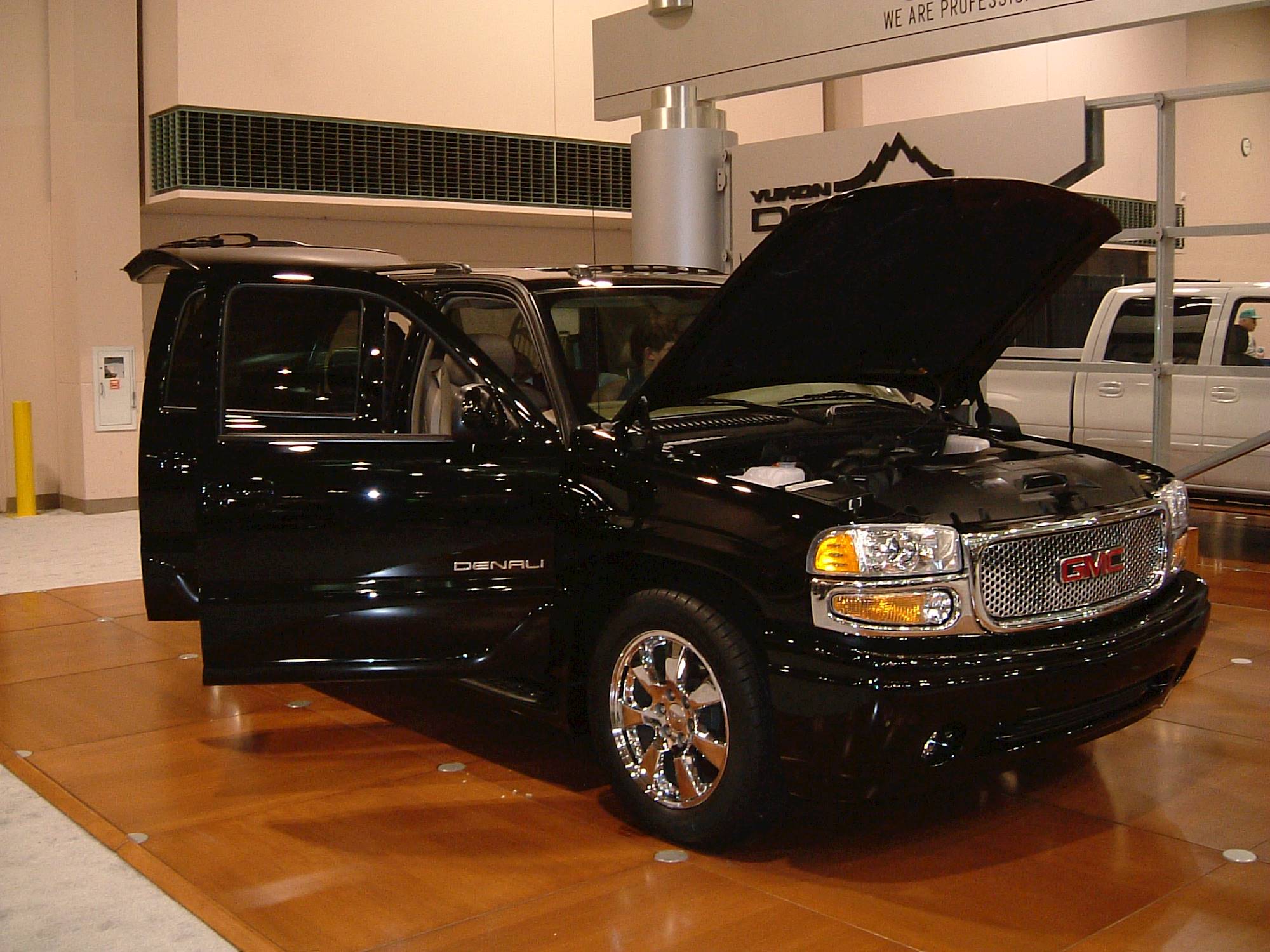 2005 GMC Yukon XL Denali 4-Door 1500 AWD None