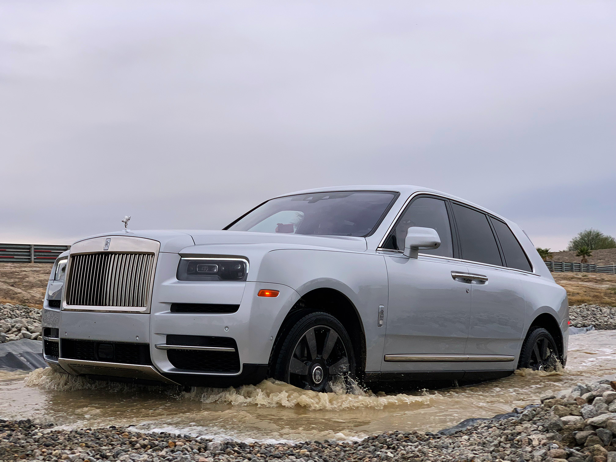 The poshest SUV of them all: Rolls-Royce Cullinan first drive | Ars Technica