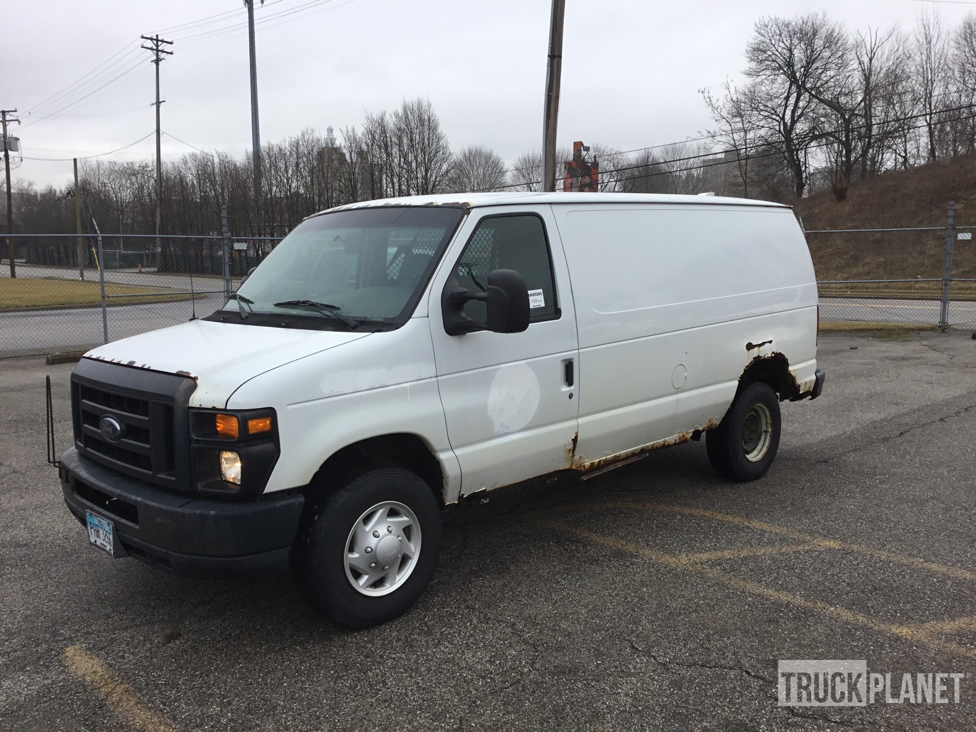 2008 Ford E250 4x2 Cargo Van in Youngstown, Ohio, United States  (TruckPlanet Item #8715560)
