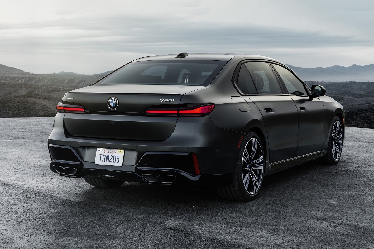 2023 BMW 7 Series Debuts With New BMW i7 EV