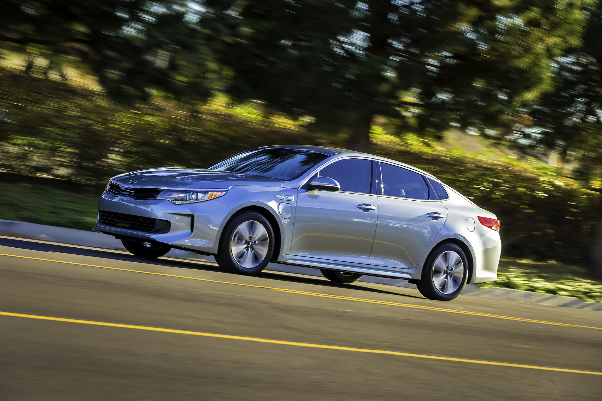 2017 Kia Optima Hybrid review: Kia slaps a new coat of paint (and then  some) on its Optima Hybrid - CNET