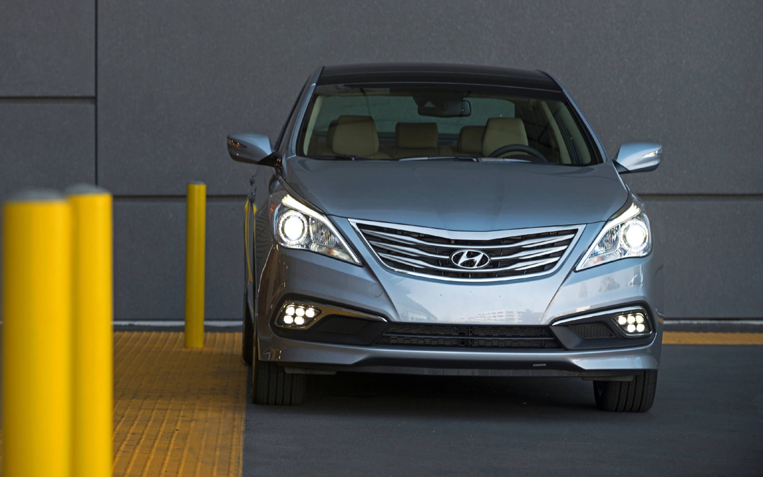 Almost large, almost luxury: 2015 Hyundai Azera Limited review notes