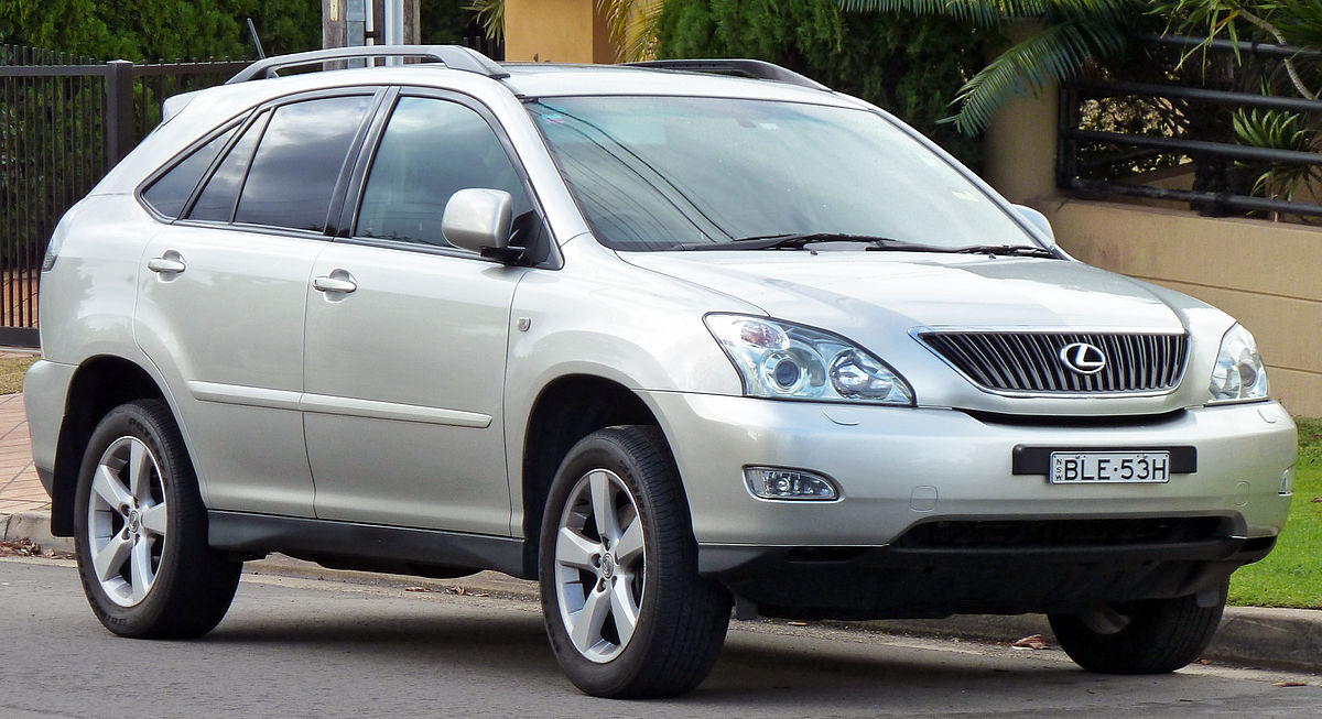 File:2004-2005 Lexus RX 330 (MCU38R) Sports Luxury wagon 03.jpg - Wikimedia  Commons