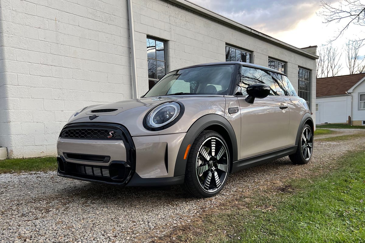 2022 Mini Cooper S Hardtop review: Come for performance, stay for  personality - CNET