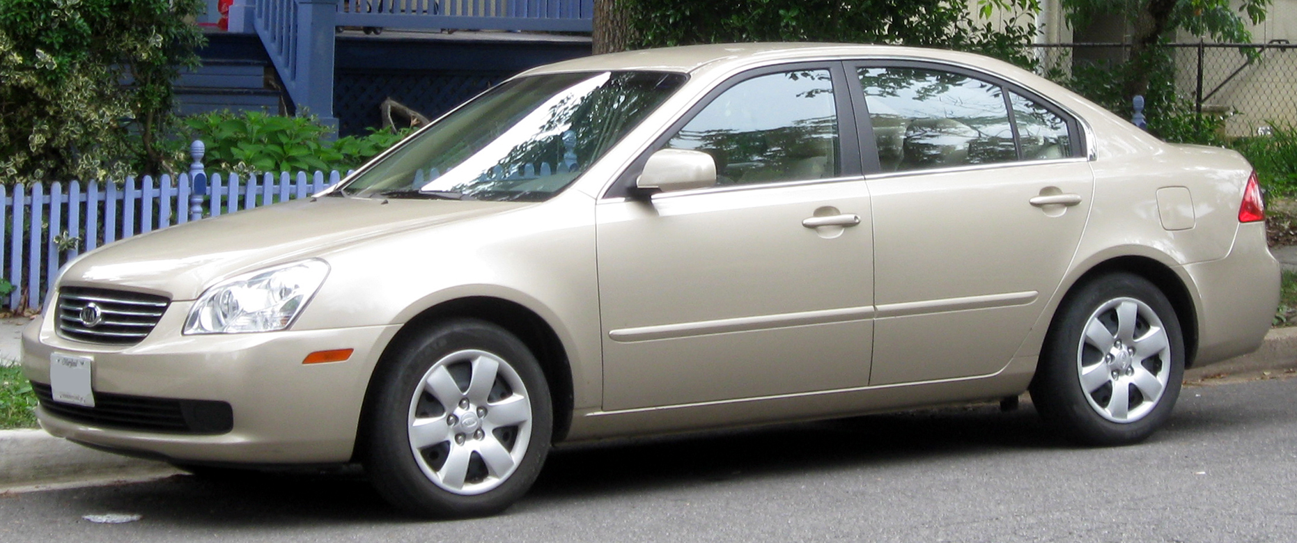 File:2006-2008 Kia Optima LX -- 06-20-2011 2.jpg - Wikimedia Commons