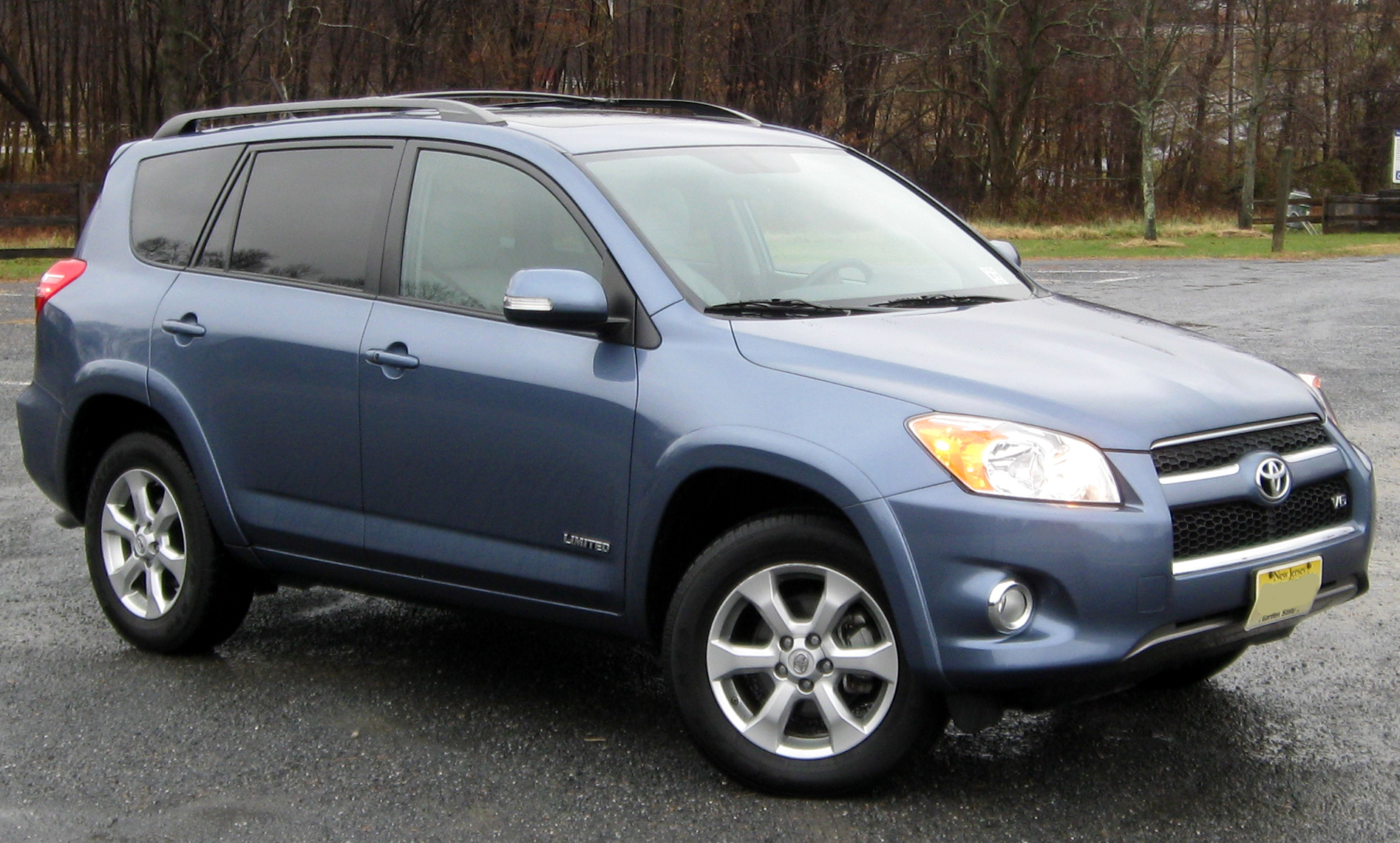 File:2010 Toyota RAV4 Limited -- 12-12-2010 1.jpg - Wikimedia Commons