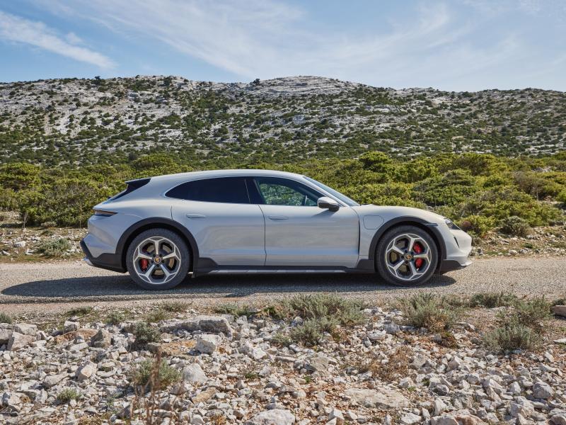 2021 Porsche Taycan Cross Turismo Gives EV a More Rugged Profile