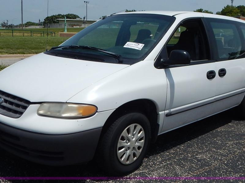 2000 Plymouth Grand Voyager van in Mission, KS | Item J3846 sold | Purple  Wave