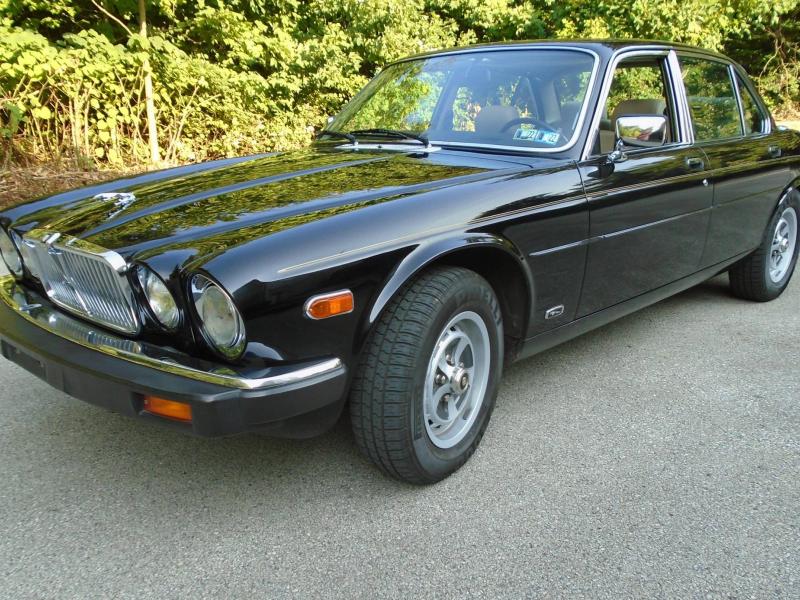 1986 Jaguar XJ6 Vanden Plas auction - Cars & Bids