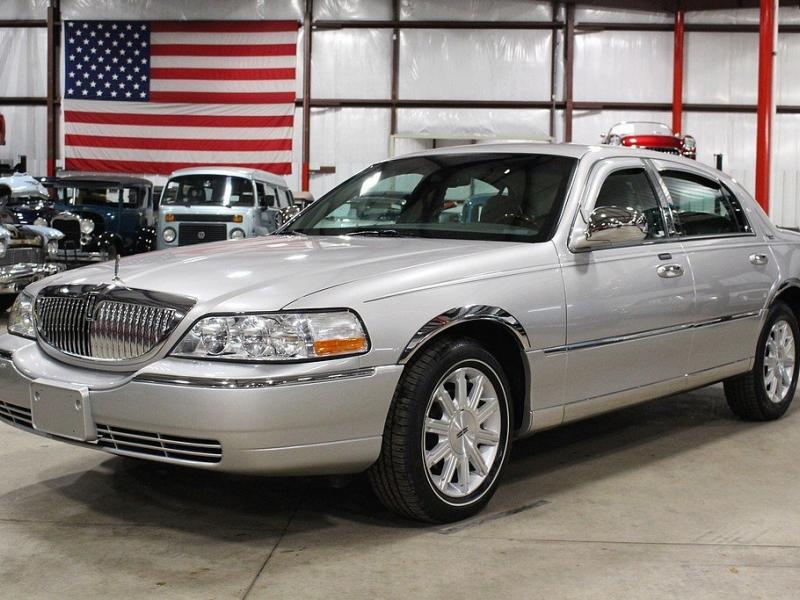 2009 Lincoln Town Car | GR Auto Gallery