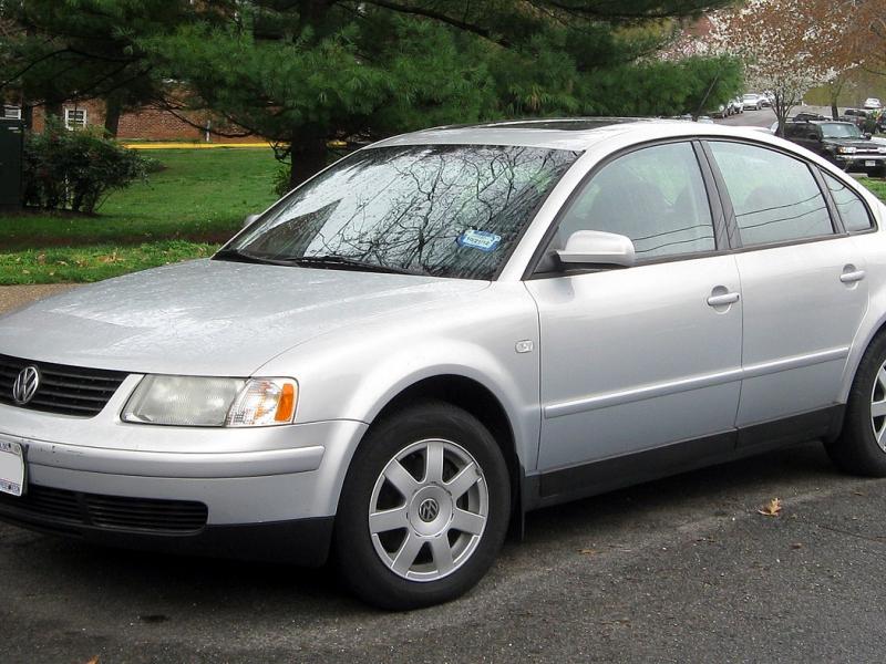 File:1998-2001 Volkswagen Passat sedan -- 03-21-2012.JPG - Wikimedia Commons