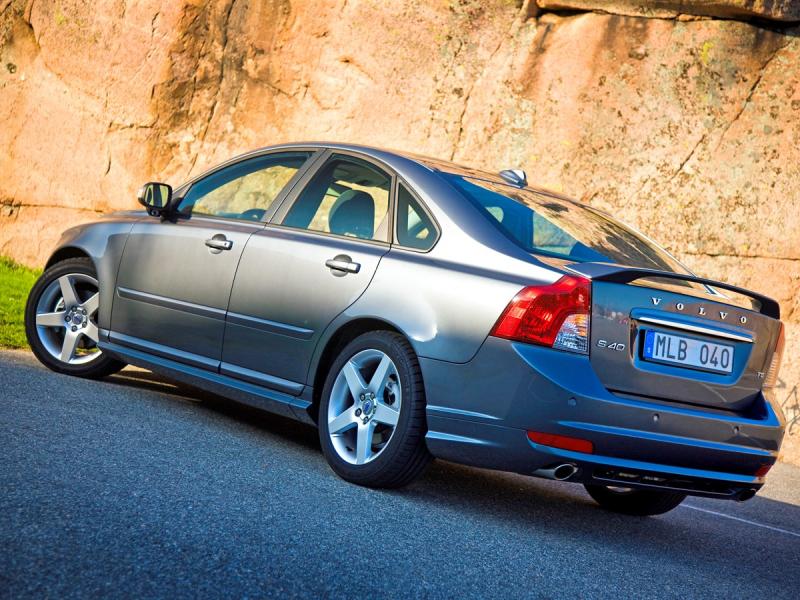 Volvo S40 offers simplified trim levels for 2010 - Volvo Cars of Canada  Media Newsroom